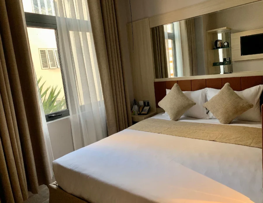 12449234_20020415090087781150