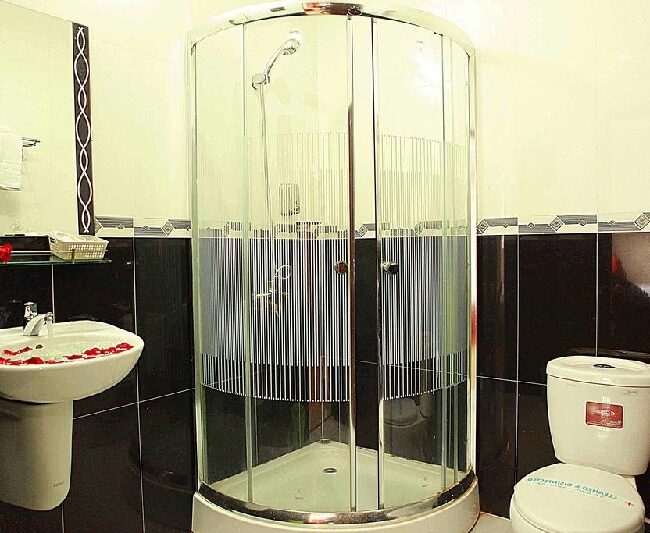 *** KHÁCH SẠN HẠNH PHÚC